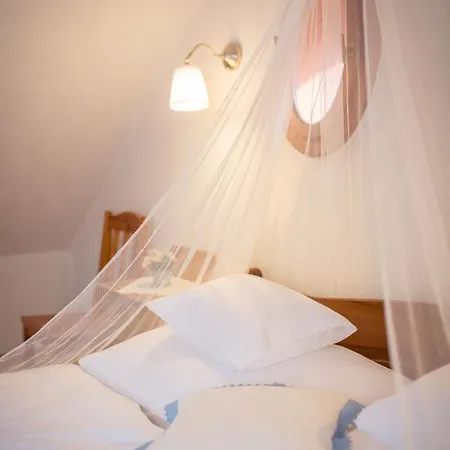 Gella Kuria Balatonszolos