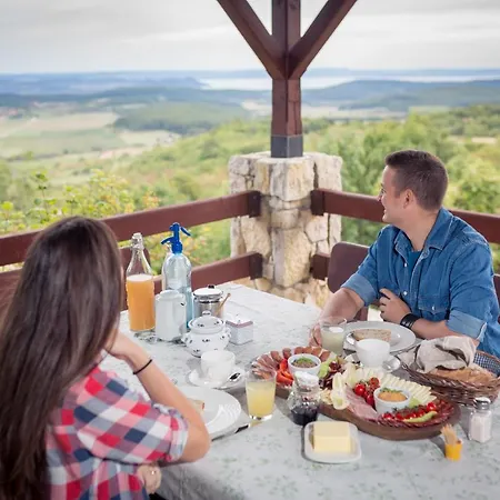 Gella Kuria Гостевой дом *