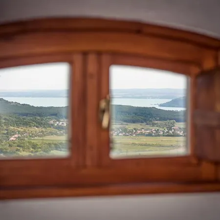 Gella Kuria Gasthuis Balatonszolos