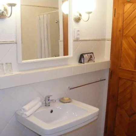 Гостевой дом Gella Kuria *