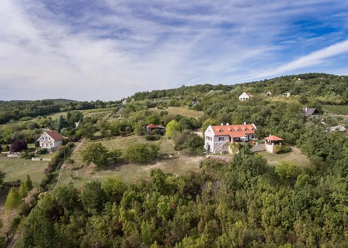 Vendégház Gella Kuria